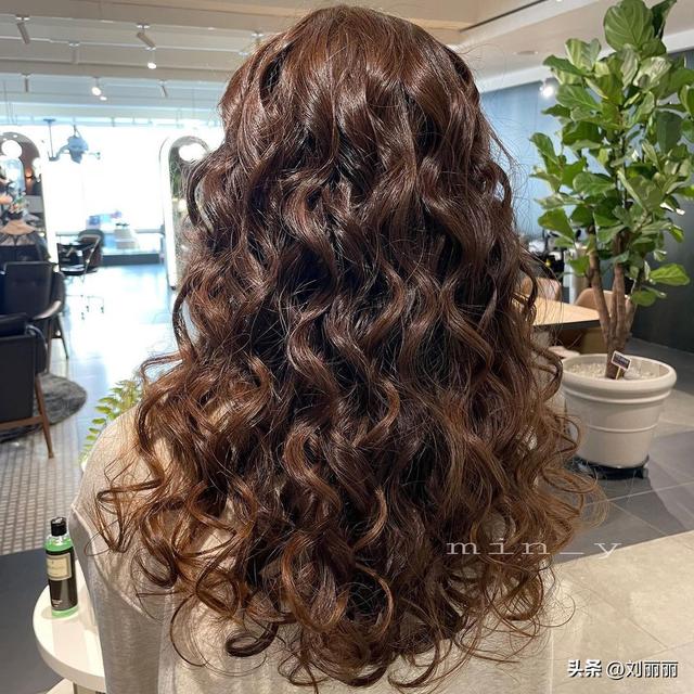 什么發(fā)型好看女圖片（最美最時(shí)尚的發(fā)型16款）(14)