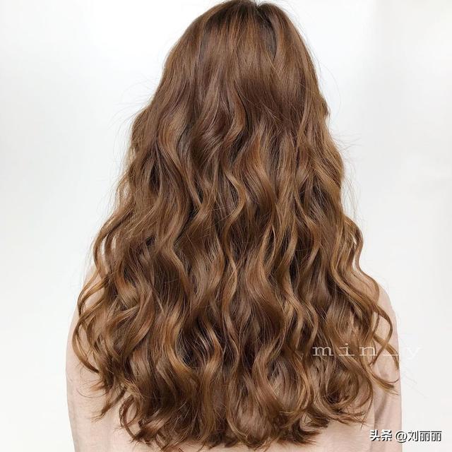 什么發(fā)型好看女圖片（最美最時(shí)尚的發(fā)型16款）(15)