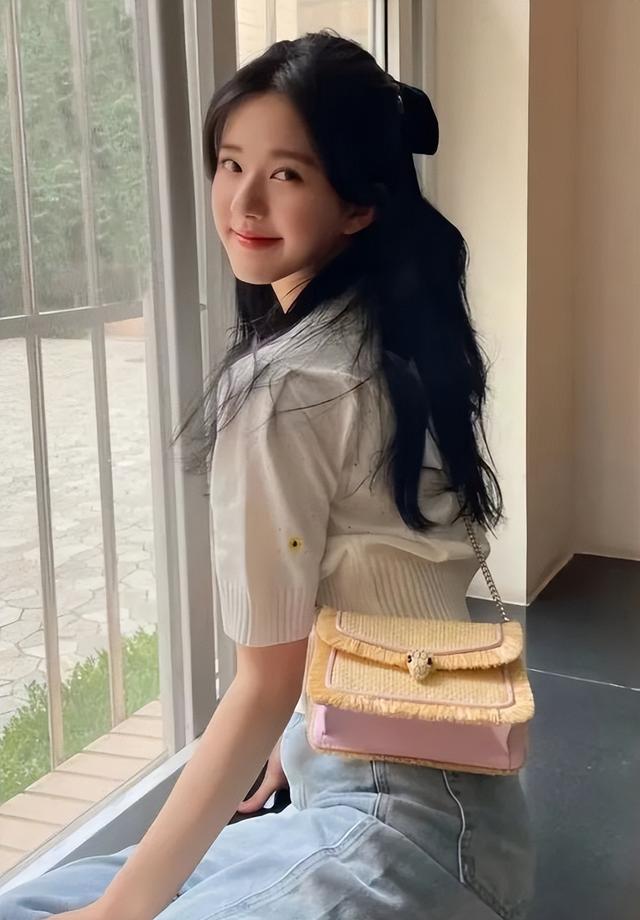 怎樣扎頭發(fā)好看又簡單（頭發(fā)少簡單好看的扎頭發(fā)方法）(4)