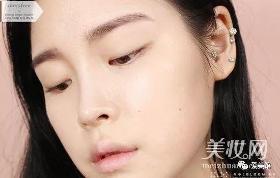 如何化煙熏妝教程（韓藝瑟小煙熏妝仿妝）(3)