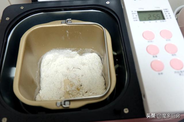 用面包機(jī)做面包怎么做（家庭面包機(jī)做面包最簡(jiǎn)單方法）(4)