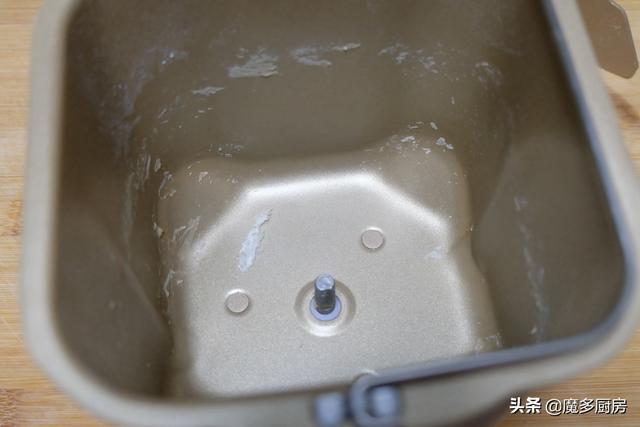 用面包機(jī)做面包怎么做（家庭面包機(jī)做面包最簡(jiǎn)單方法）(13)