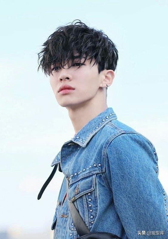 男生燙發(fā)發(fā)型名字大全（韓國當(dāng)前比較常見的25款發(fā)型）(3)