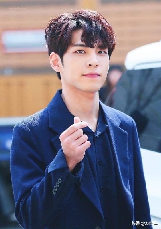 男生燙發(fā)發(fā)型名字大全（韓國當(dāng)前比較常見的25款發(fā)型）(4)