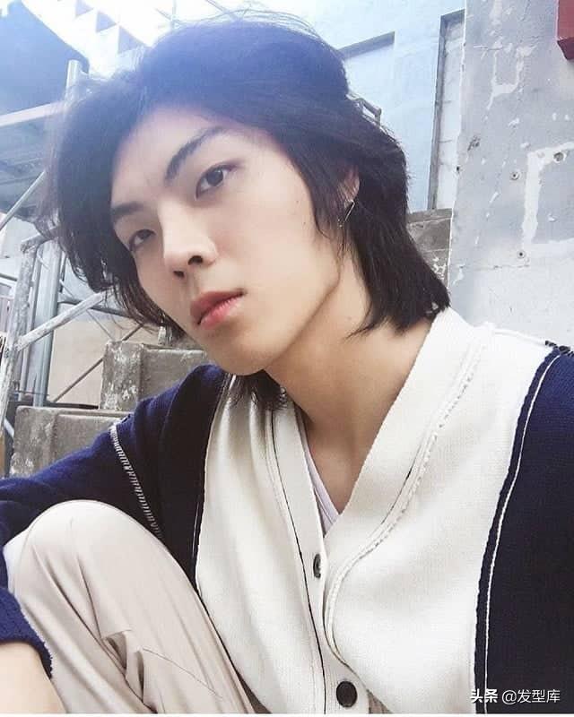 男生燙發(fā)發(fā)型名字大全（韓國當(dāng)前比較常見的25款發(fā)型）(17)