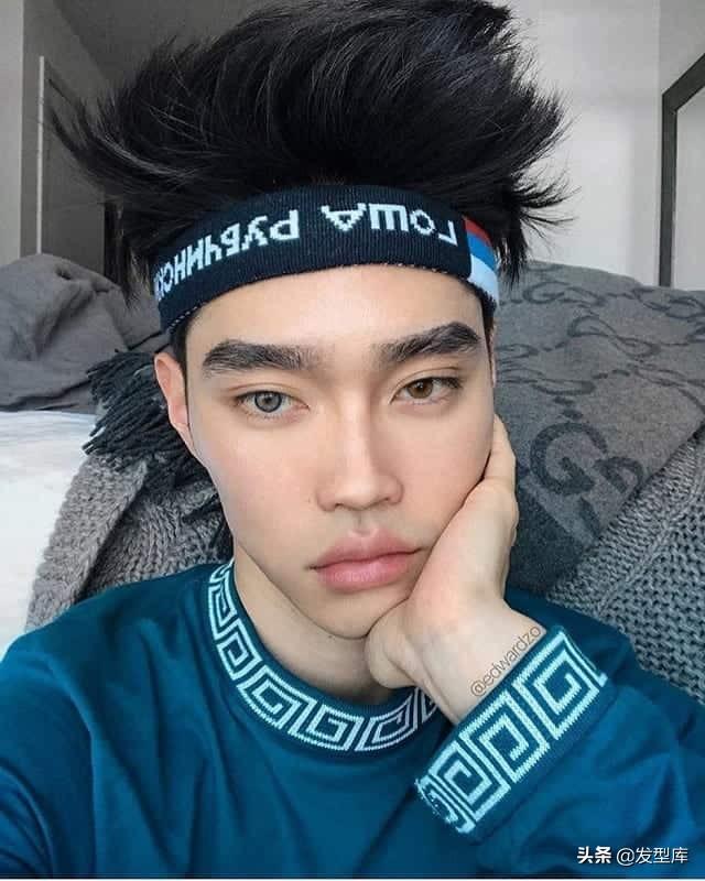 男生燙發(fā)發(fā)型名字大全（韓國當(dāng)前比較常見的25款發(fā)型）(18)