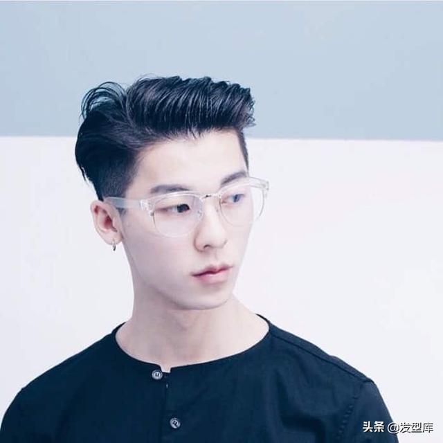 男生燙發(fā)發(fā)型名字大全（韓國當(dāng)前比較常見的25款發(fā)型）(22)