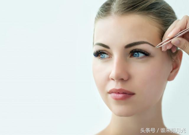 畫(huà)眼線的技巧有哪些（畫(huà)眼線的五種簡(jiǎn)單方法）(1)