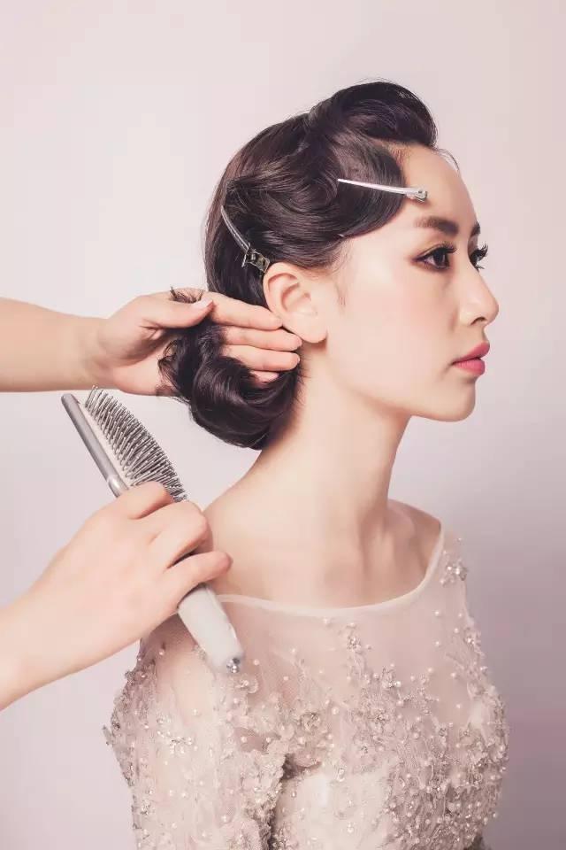復古新娘發(fā)型圖片女（復古風新娘造型步驟圖解）(5)
