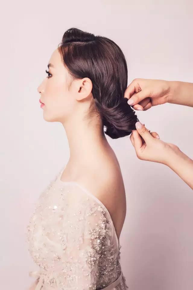 復古新娘發(fā)型圖片女（復古風新娘造型步驟圖解）(8)