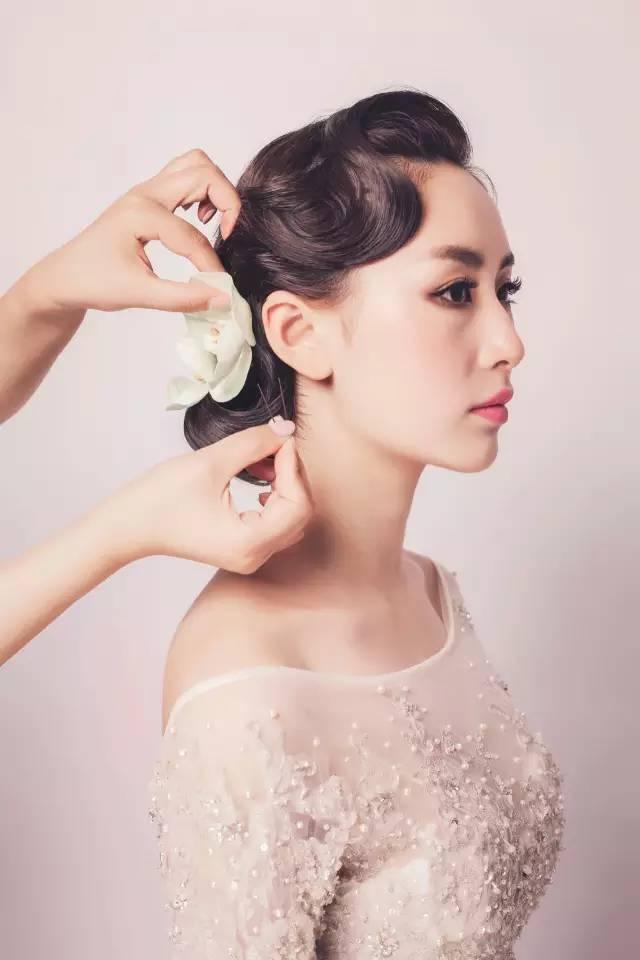 復古新娘發(fā)型圖片女（復古風新娘造型步驟圖解）(9)