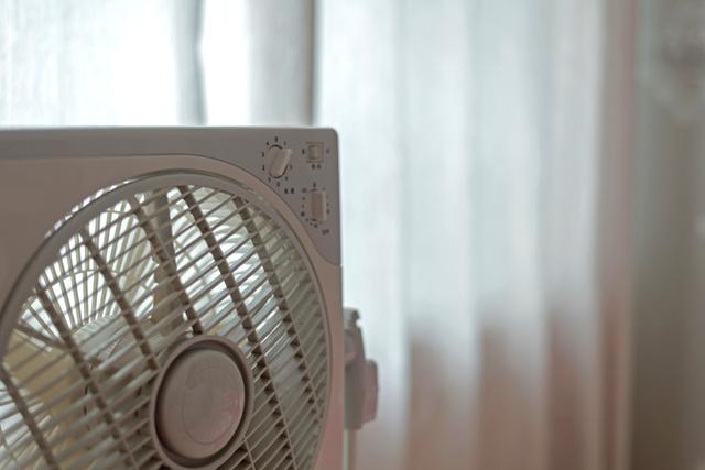 電扇轉(zhuǎn)不起來轉(zhuǎn)的特慢是為什么（電風(fēng)扇不轉(zhuǎn)動(dòng)的原因及解決方法）(1)