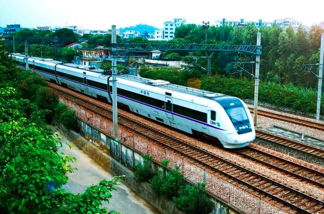 火車網(wǎng)上訂票怎么選座位（火車票如何買到靠窗的座位）(1)
