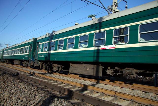 火車網(wǎng)上訂票怎么選座位（火車票如何買到靠窗的座位）(3)