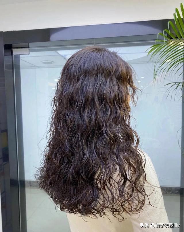 最流行的短發(fā)女圖片（卷燙小卷短發(fā)發(fā)型圖片）(4)