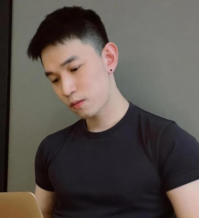 男生帥氣發(fā)型名稱大全（10款最帥氣的發(fā)型）(6)