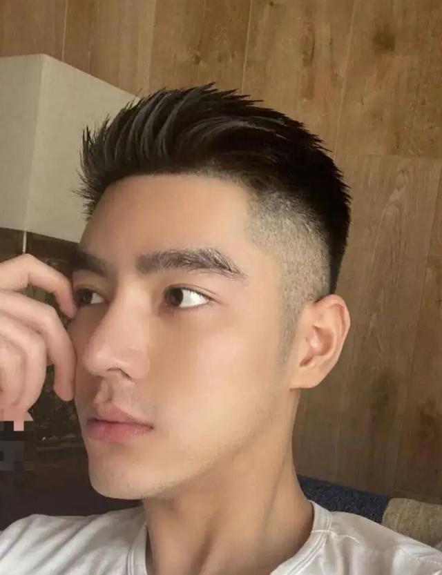 男生帥氣發(fā)型名稱大全（10款最帥氣的發(fā)型）(7)