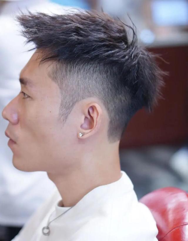 男生帥氣發(fā)型名稱大全（10款最帥氣的發(fā)型）(9)