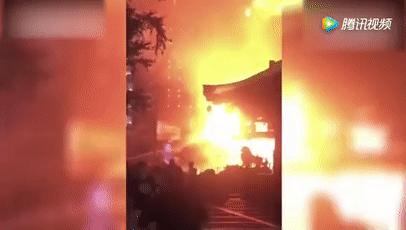 巴黎圣母院起火原因（巴黎圣母院火災(zāi)罪魁禍?zhǔn)资撬鼏幔?3)