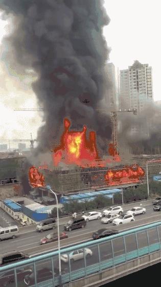 巴黎圣母院起火原因（巴黎圣母院火災(zāi)罪魁禍?zhǔn)资撬鼏幔?6)