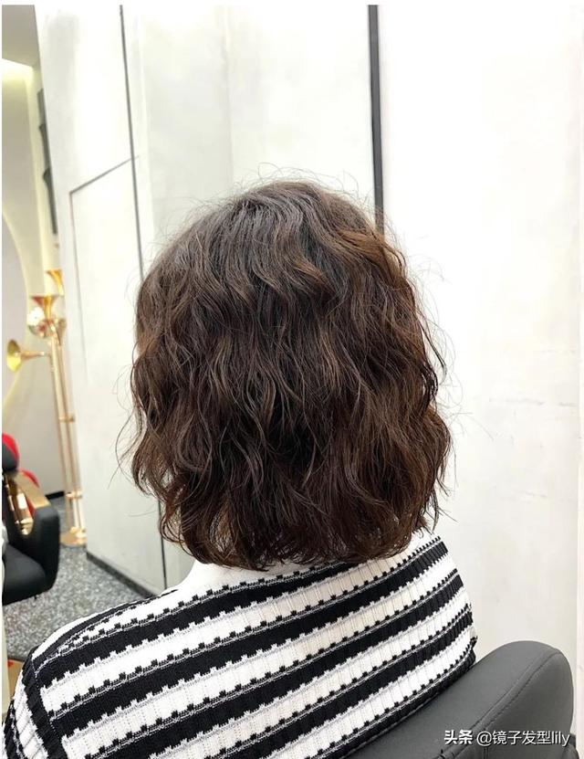 燙哪種頭發(fā)好看女（最時尚的短燙發(fā)圖片）(5)