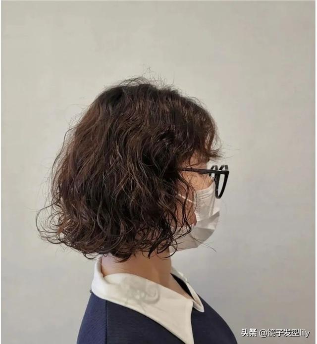燙哪種頭發(fā)好看女（最時尚的短燙發(fā)圖片）(7)