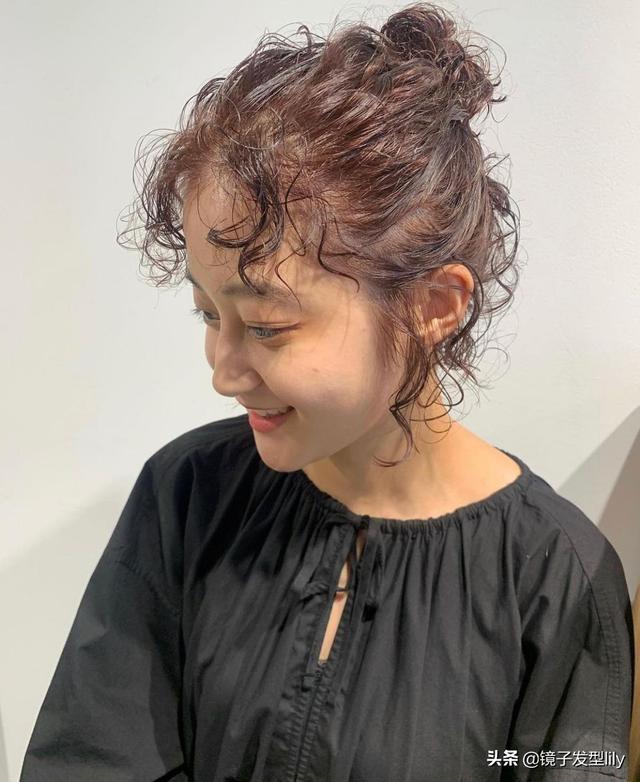 燙哪種頭發(fā)好看女（最時尚的短燙發(fā)圖片）(9)