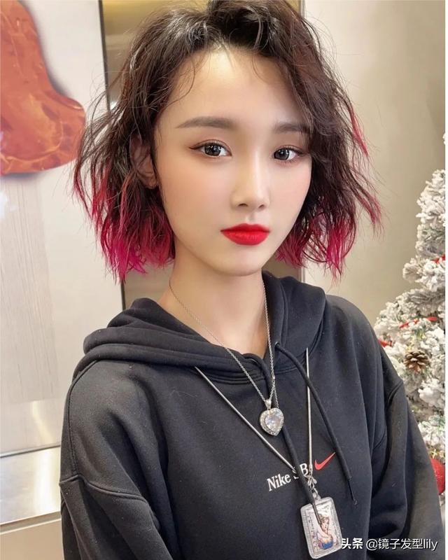 燙哪種頭發(fā)好看女（最時尚的短燙發(fā)圖片）(11)