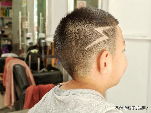 男孩子剪什么發(fā)型好看（5款帥氣有型很時尚的發(fā)型）(1)