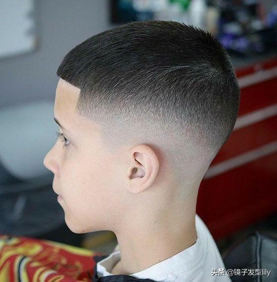 男孩子剪什么發(fā)型好看（5款帥氣有型很時尚的發(fā)型）(8)