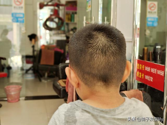 男孩子剪什么發(fā)型好看（5款帥氣有型很時尚的發(fā)型）(12)