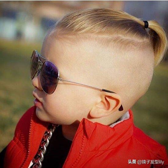 男孩子剪什么發(fā)型好看（5款帥氣有型很時尚的發(fā)型）(15)