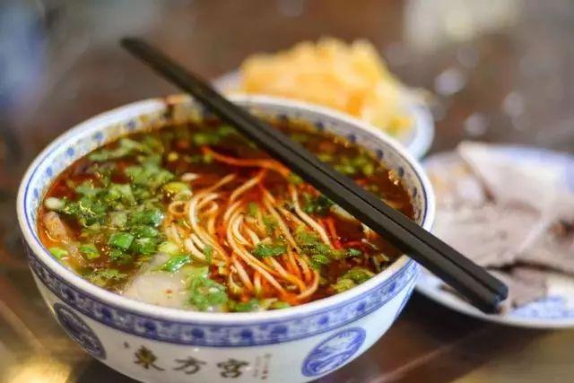 中國(guó)最火十大面條（全國(guó)十大當(dāng)?shù)靥厣鏃l）(1)