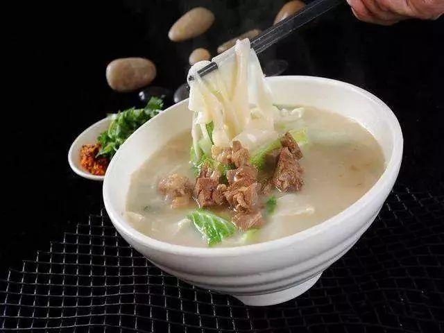 中國(guó)最火十大面條（全國(guó)十大當(dāng)?shù)靥厣鏃l）(2)