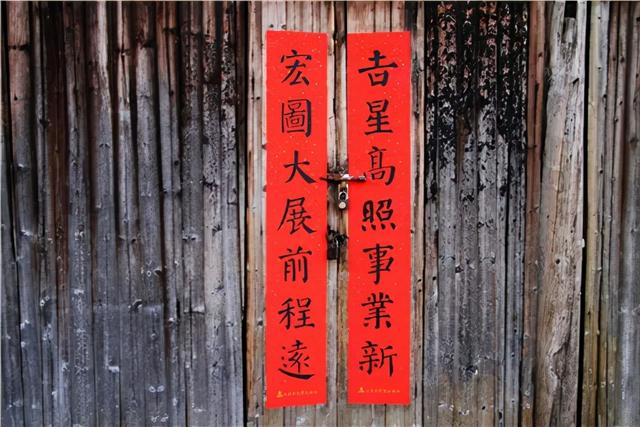 春聯(lián)什么時(shí)候貼最好（2022年貼春聯(lián)的最佳時(shí)間）(1)