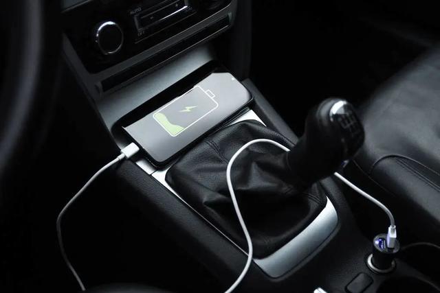 車載充電器充電慢是什么原因（車上充電越充越少怎么解決）(8)