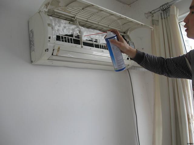 如何自己清洗空調(diào)室內(nèi)機（空調(diào)內(nèi)機清洗方法和步驟）(2)