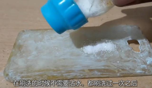 手機(jī)殼發(fā)黃怎么辦變白（手機(jī)殼快速變黃的方法）(3)
