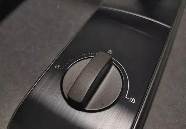 智能鑰匙電池怎么換（智能門鎖沒電了解決辦法）(3)