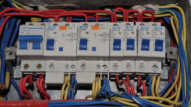 跳閘的原因及解決方法（家庭電路總開關(guān)跳閘怎么辦）(3)