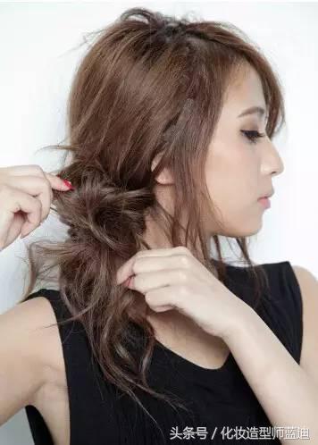 長卷發(fā)發(fā)型扎法圖片（最簡單的長卷發(fā)怎么扎好看）(6)