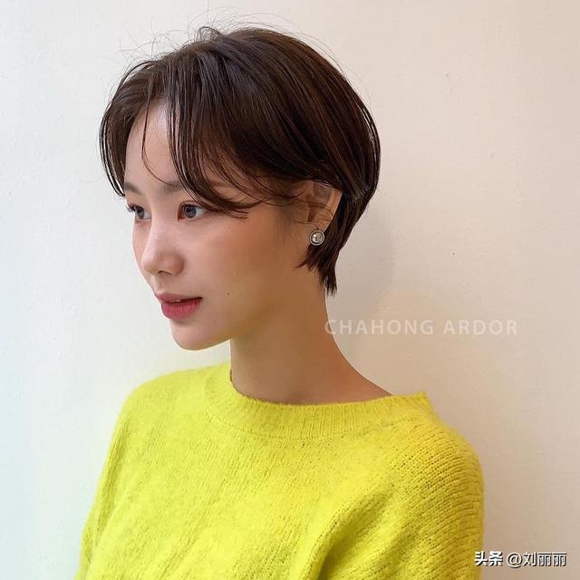 紋理發(fā)型圖片女短發(fā)（長(zhǎng)頭發(fā)燙卷有哪些發(fā)型）(8)