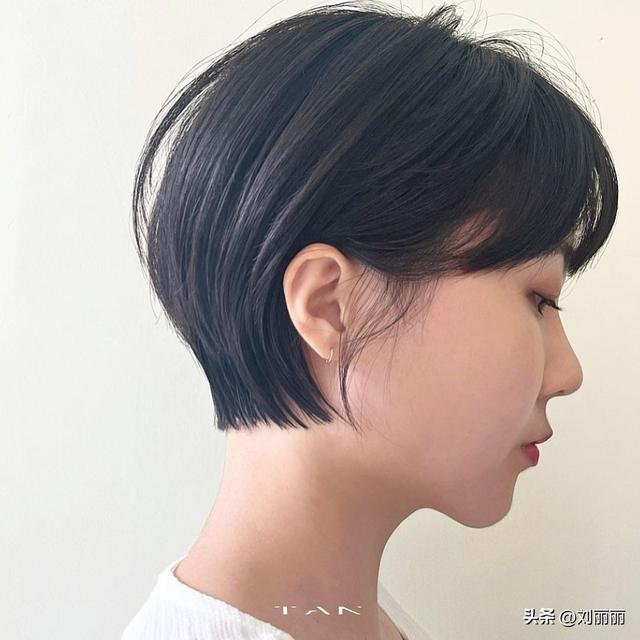 紋理發(fā)型圖片女短發(fā)（長(zhǎng)頭發(fā)燙卷有哪些發(fā)型）(12)