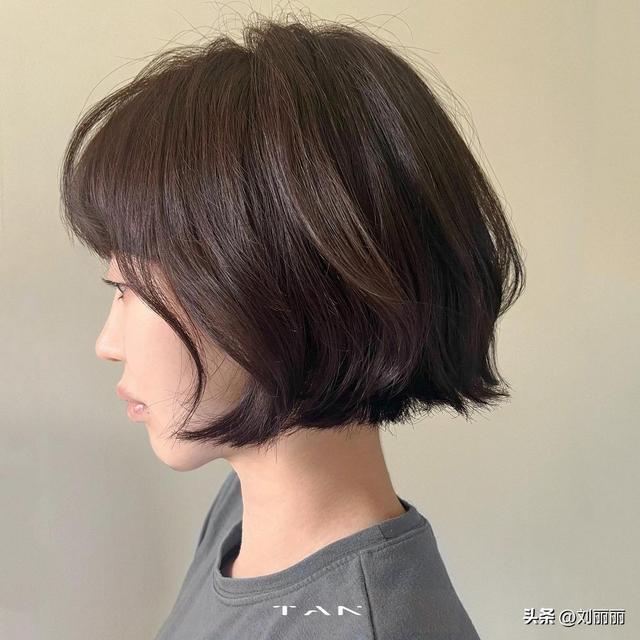 紋理發(fā)型圖片女短發(fā)（長(zhǎng)頭發(fā)燙卷有哪些發(fā)型）(13)