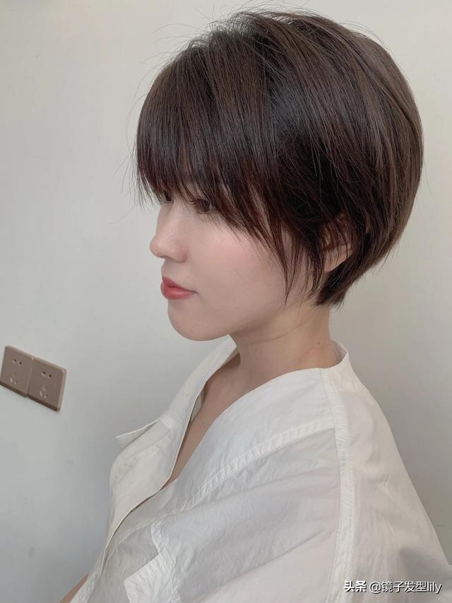 好看的女生短發(fā)發(fā)型（夏天太熱圓臉適合剪什么樣的短發(fā)）(2)