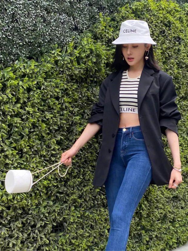 時(shí)尚吊帶背心怎么搭（最時(shí)尚吊帶背心搭配方法）(8)