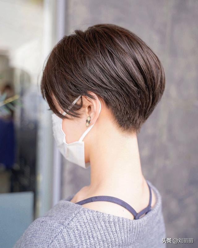 好看的卷發(fā)發(fā)型（好看的女士發(fā)型推薦16款）(2)