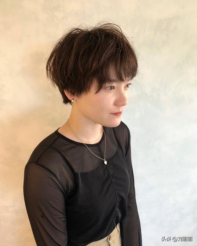 好看的卷發(fā)發(fā)型（好看的女士發(fā)型推薦16款）(4)