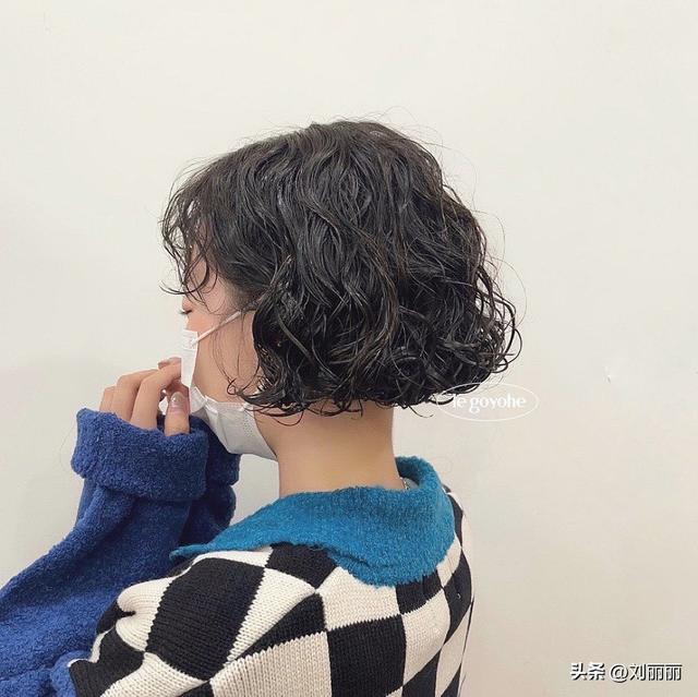 好看的卷發(fā)發(fā)型（好看的女士發(fā)型推薦16款）(7)