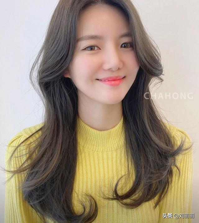 好看的卷發(fā)發(fā)型（好看的女士發(fā)型推薦16款）(12)